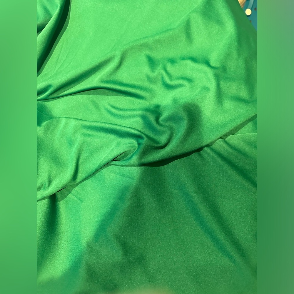 Elegant Green One-Shoulder Dress - Picture 14 of 15